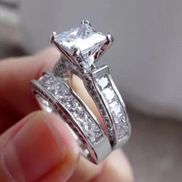 H4c17e34d637a472491aef44812c57b8dtTrendy New Style Charm Couple Rings Princess Cut CZ Anniversary Promise Wedding Engagement Ring Sets